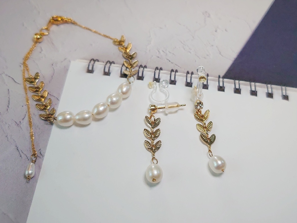 セット品 春の息吹き ~淡水パールとリーフチェーンのネックレスと耳飾り~