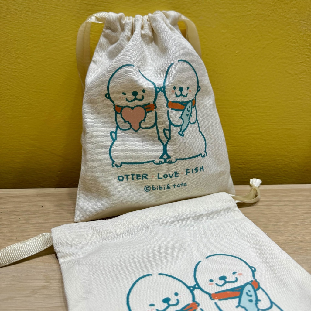 OTTER LOVE FISHカワウソと魚巾着袋
