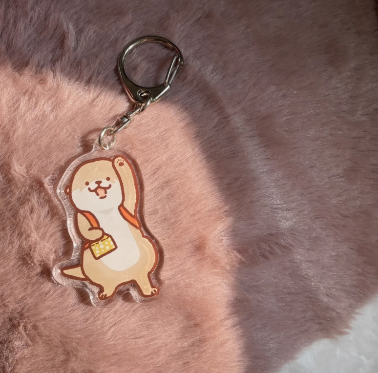 かわいいカワウソの旅立ち両面アクリルキーホルダー