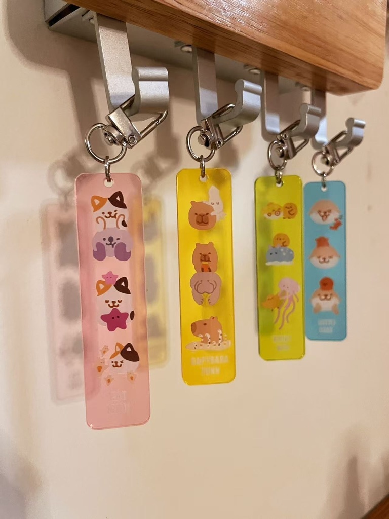 カワウソファミリーと海洋生き物アクリルキーホルダー