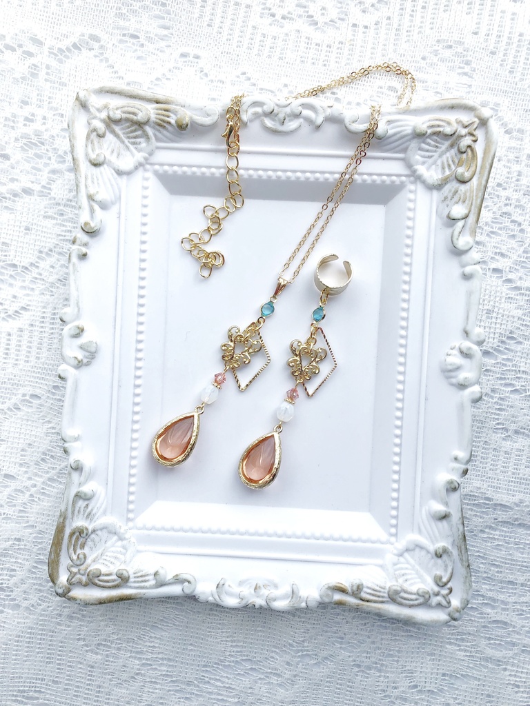 【🌈🕒】🍱🦖さんイメージネックレス・イヤーカフス