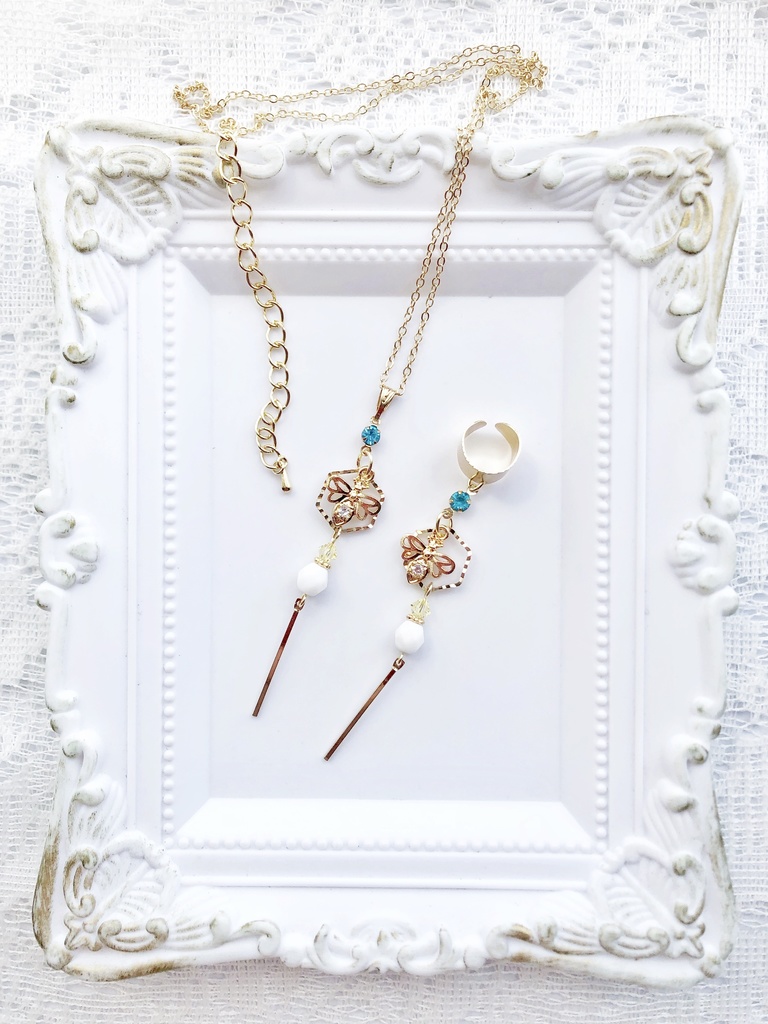 【🌈🕒】🐝🤣さんイメージネックレス・イヤーカフス