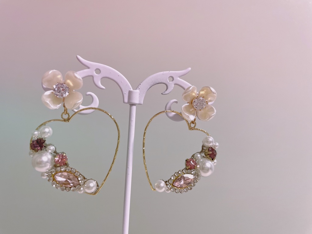 ハートのビジューピアス