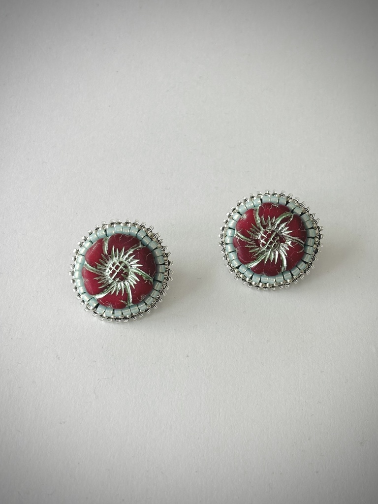 大きなお花のイヤリング（ダークレッド×ミントグリーン）