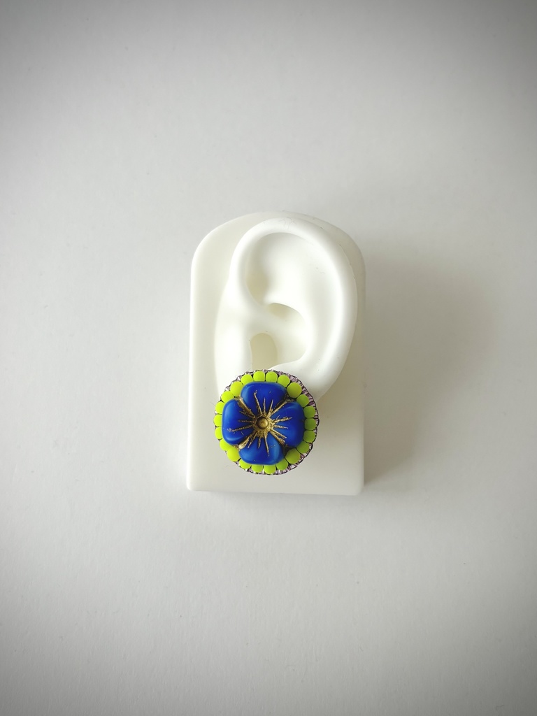 大きなお花のイヤリング(ブルー×ミントグリーン)