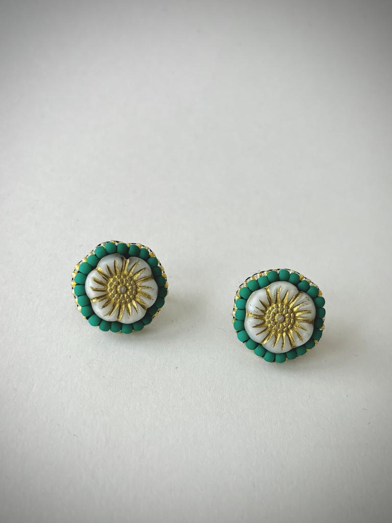 お花のイヤリング(ホワイト×ティールグリーン)