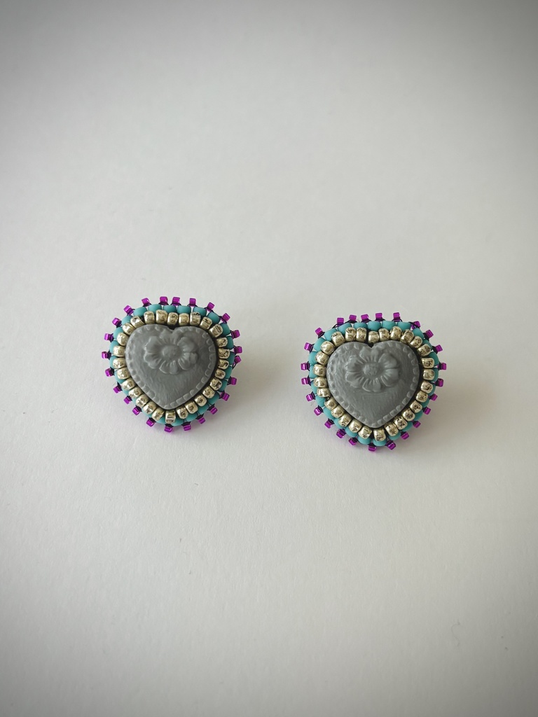 ハートのピアス(グレー×シルバー)