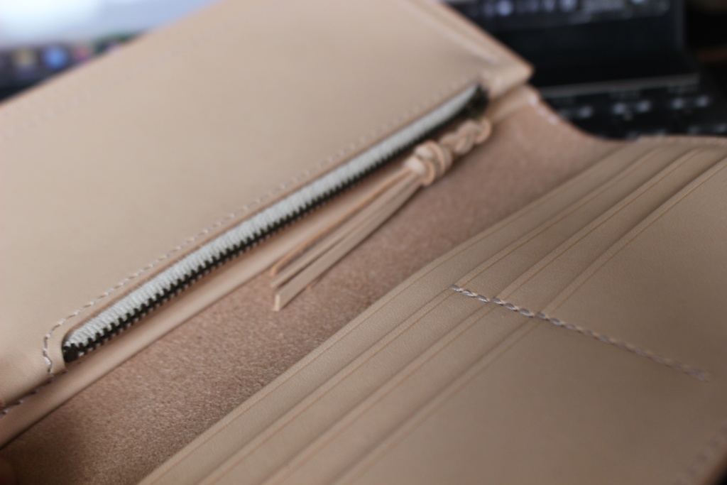 Floweryイメージ本革長財布(牛革、ヌメ)