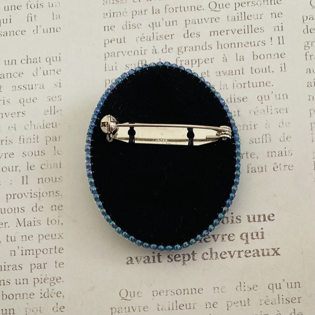 ビーズ刺繍プローチ【カメオ黒No.051】/ Bead Embroidery Brooch