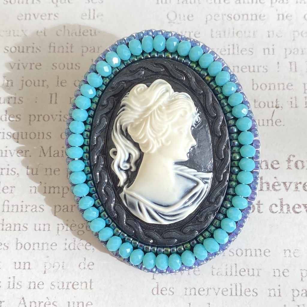 ビーズ刺繍プローチ【カメオ黒No.051】/ Bead Embroidery Brooch