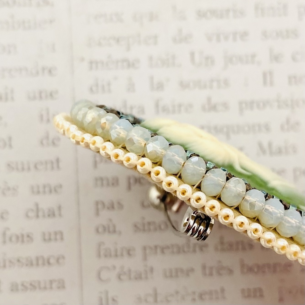 ビーズ刺繍プローチ【カメオ緑No.054】/ Bead Embroidery Brooch