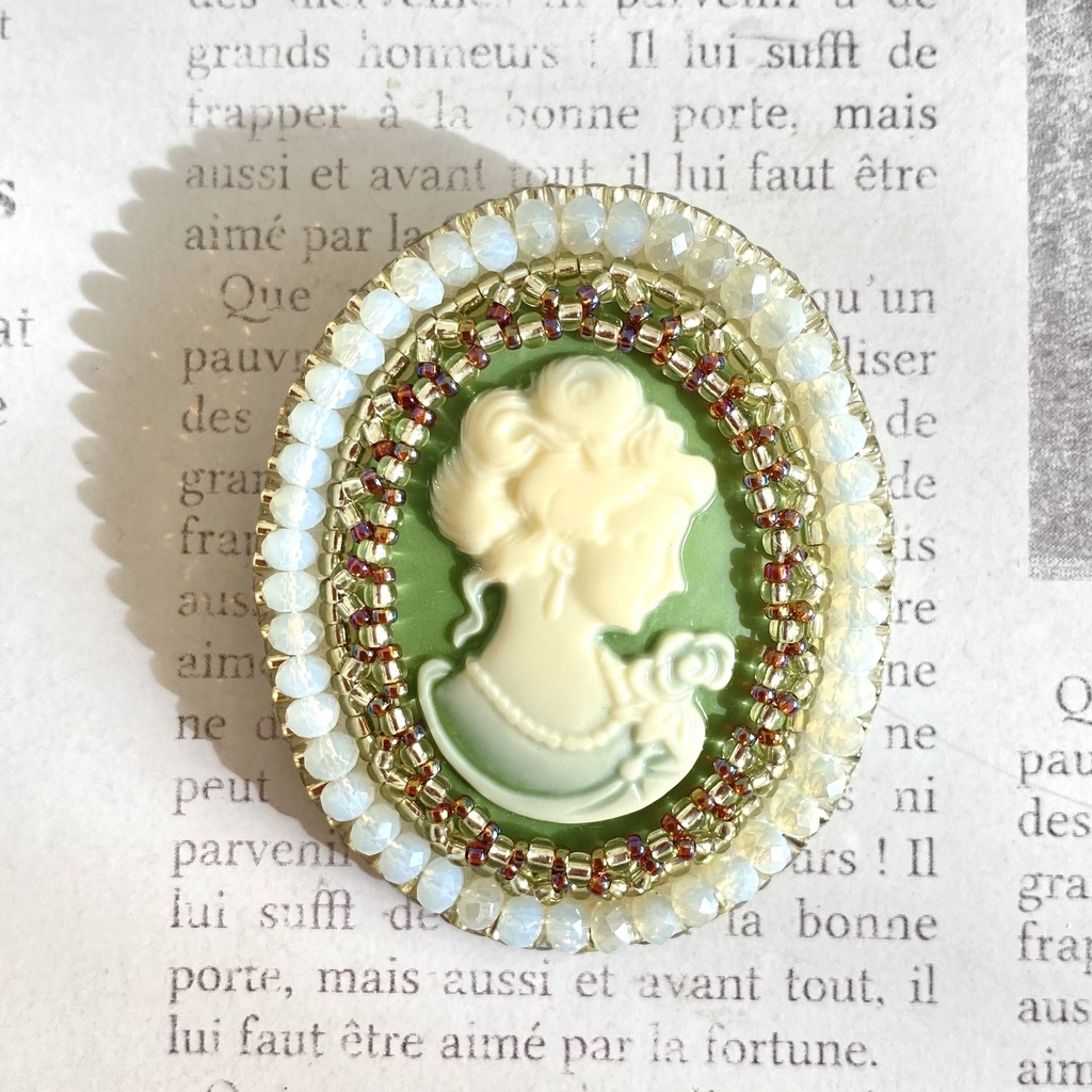 ビーズ刺繍ブローチ【カメオ黒No.055】| Bead Embroidery Brooch