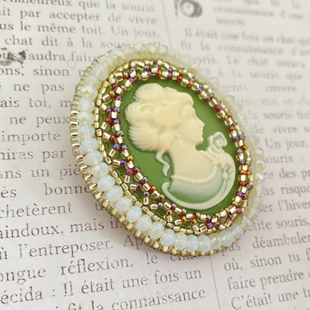 ビーズ刺繍ブローチ【カメオ黒No.055】｜ Bead Embroidery Brooch