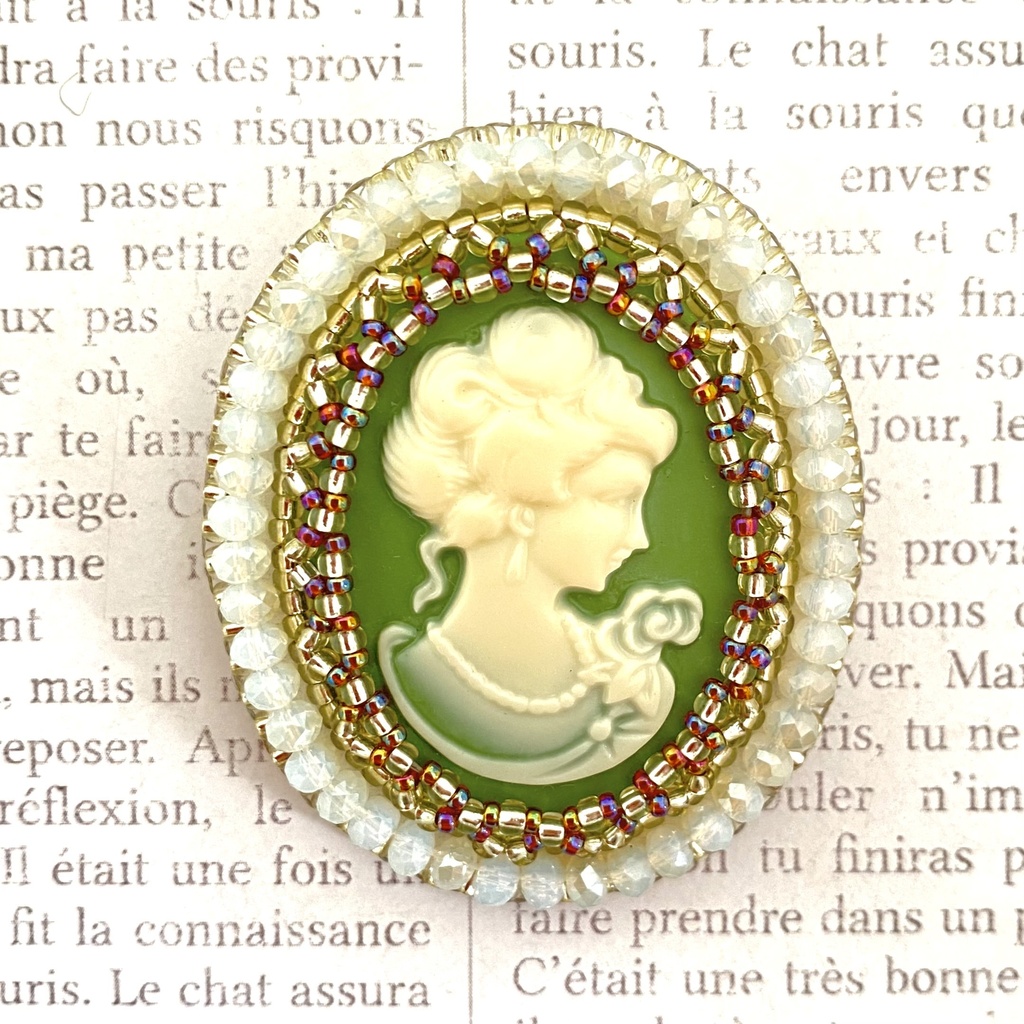 ビーズ刺繍ブローチ【カメオ黒No.055】| Bead Embroidery Brooch