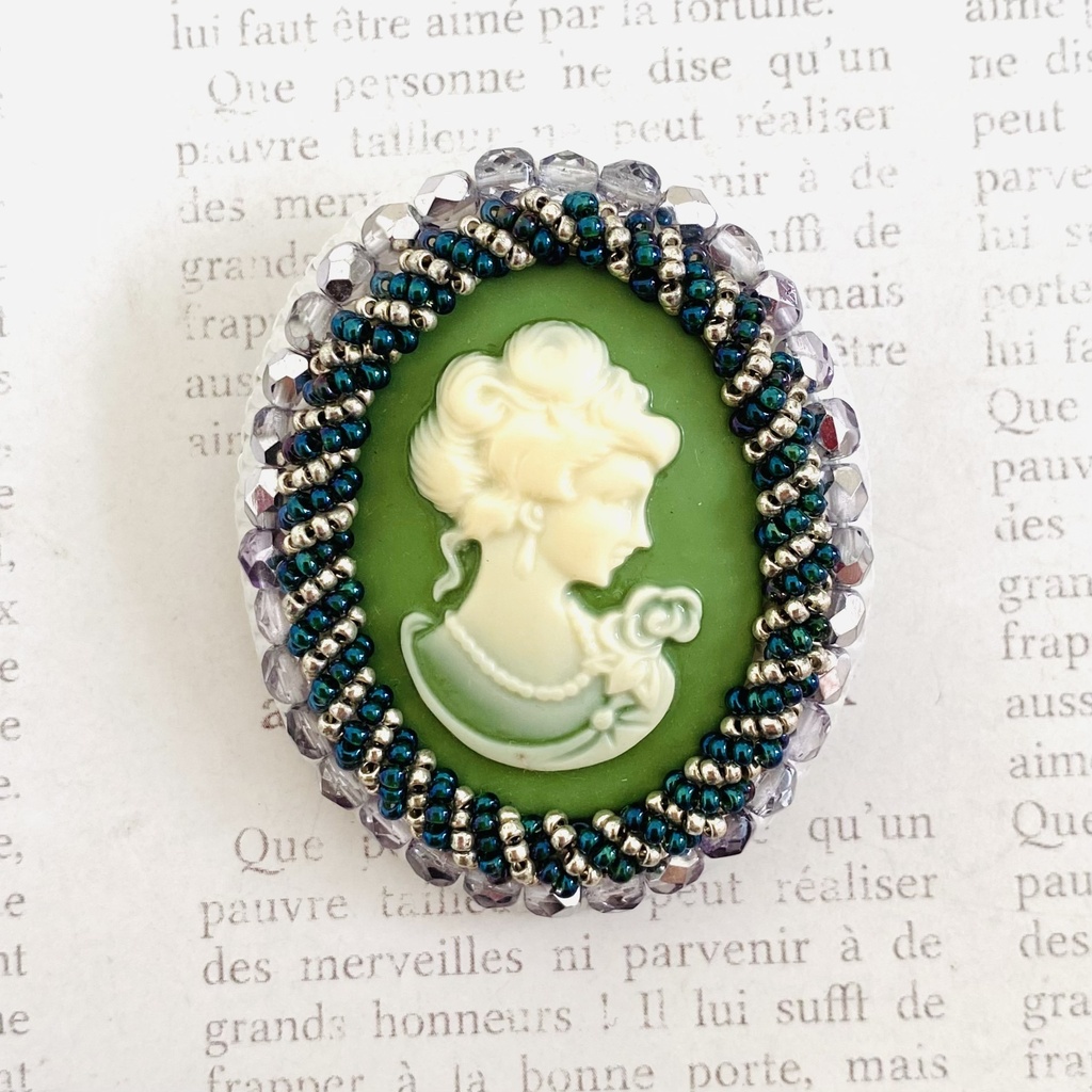 ビーズ刺繍ブローチ【カメオ黒No.056】｜ Bead Embroidery Brooch