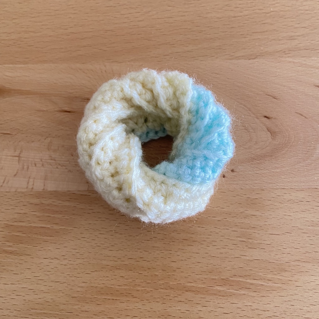 お座りクルーラー　白×ミント