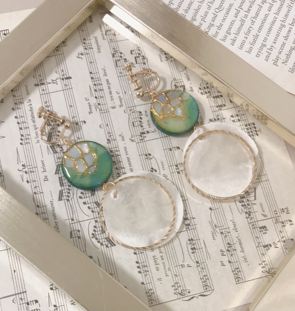 グリーンのシェルアクセサリー