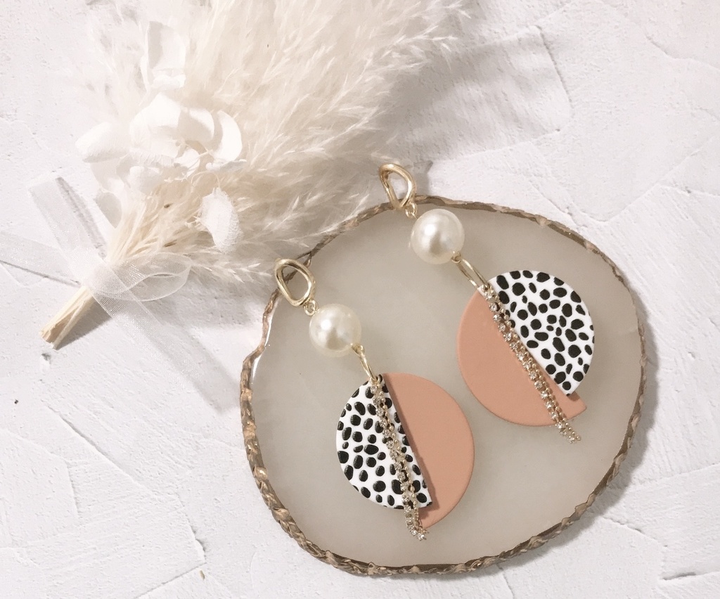 七虎イメージピアス(ダルメシアンとオレンジパーツのピアス)