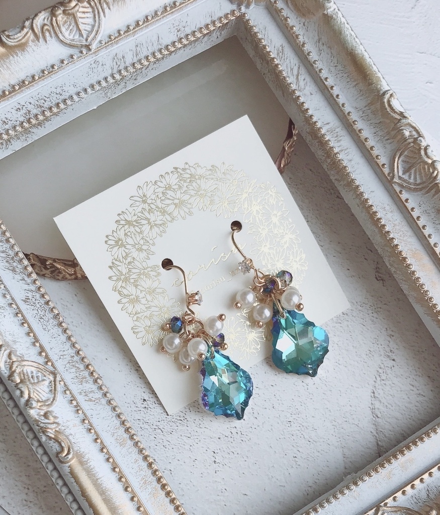 五条イメージのブルービーズピアス