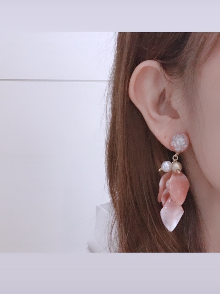 パールと花びらのレジンアクセサリー