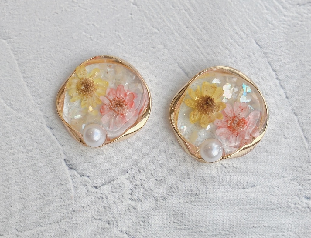 【フラワーとシェルのアクセサリー】