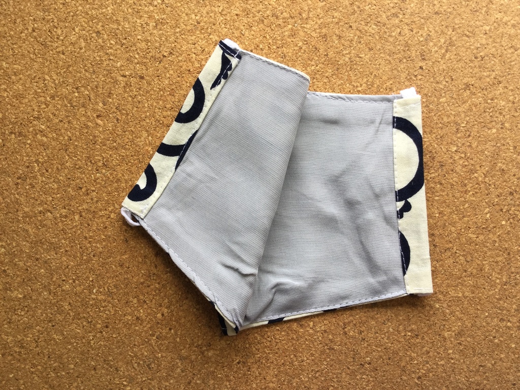 唐草模様 立体冷感マスク(紺)