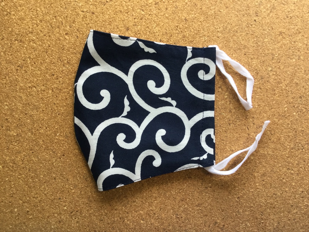 唐草模様 立体冷感マスク(紺)