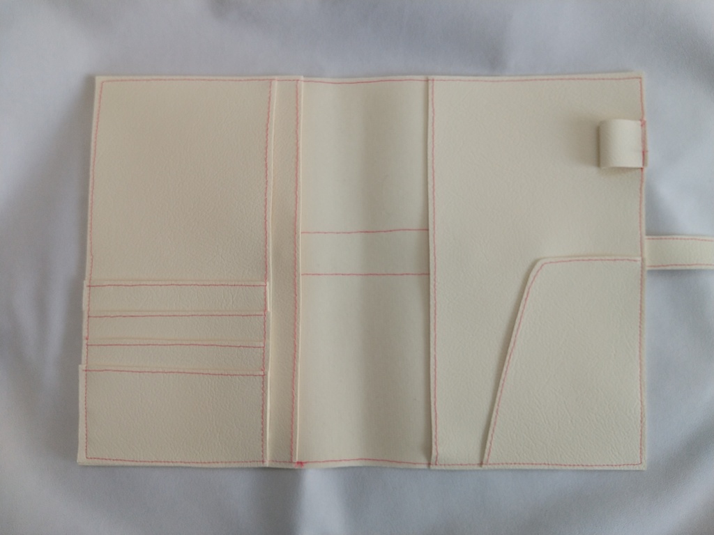 健屋花那のお薬手帳ケース