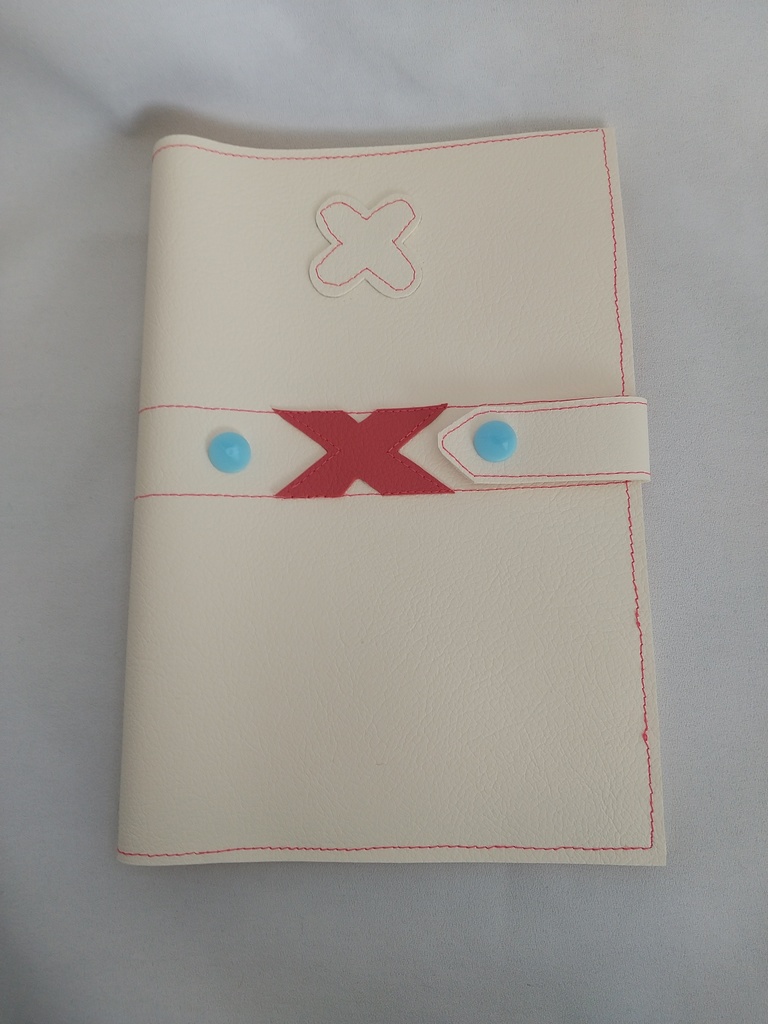 健屋花那のお薬手帳ケース