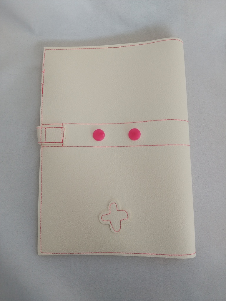 健屋花那のお薬手帳ケース