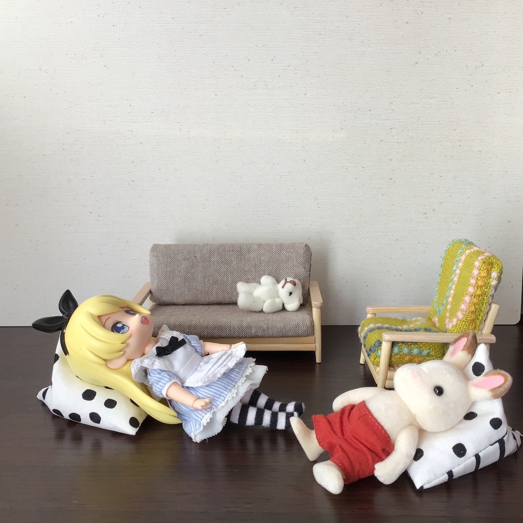 ドール用 座れる 三角ビーズクッション ソファ