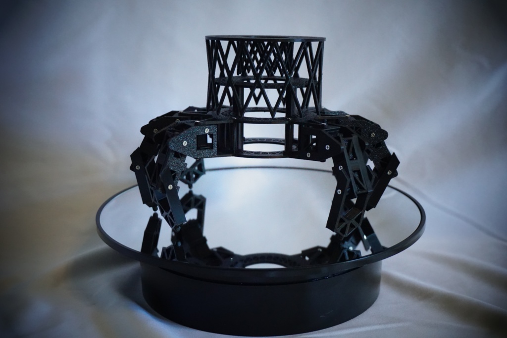 ハルモニア組み立てフィギュア(白・黒)