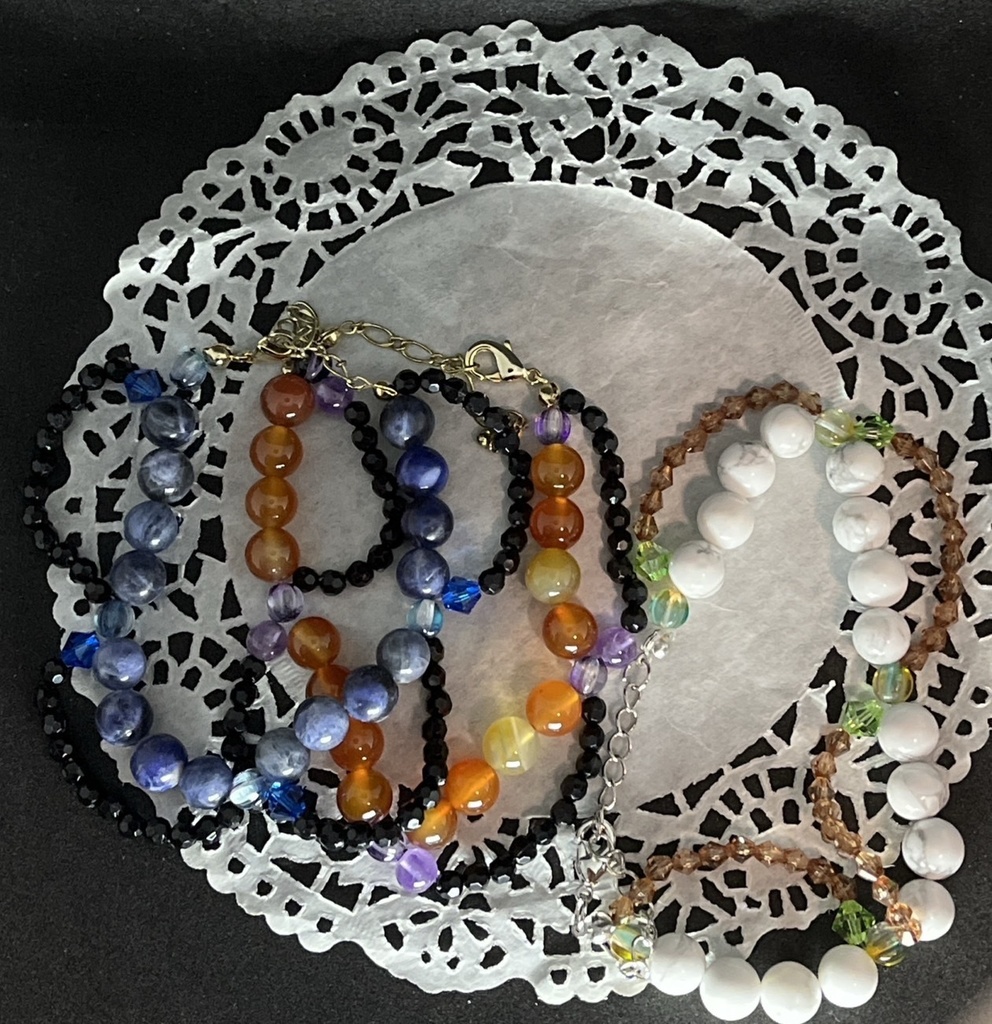 《玉鬘 白》──心を静め、純粋な自分に戻るための天然石ブレスレット。