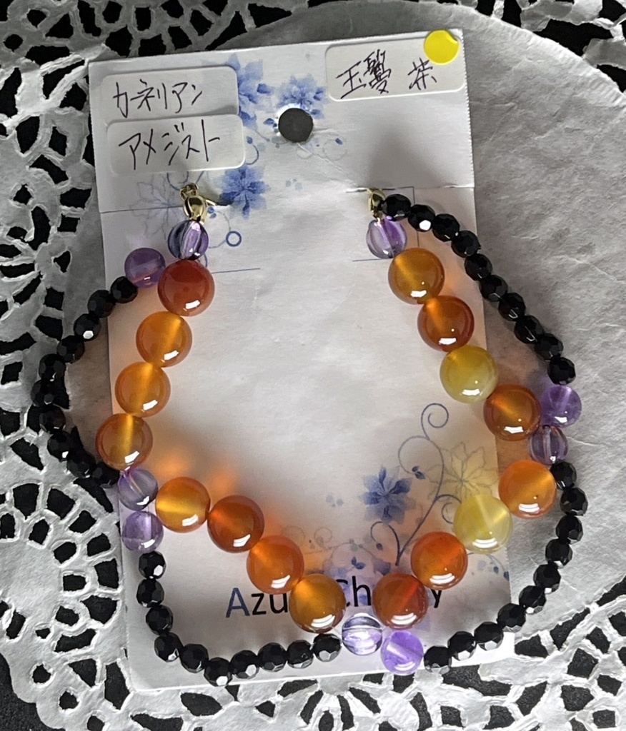 《玉鬘 茶》──天然石の力を宿す、心に寄り添うお守りブレスレット。
