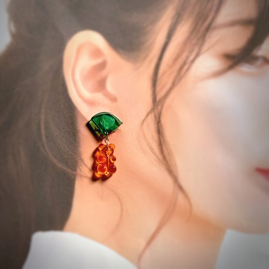 オレンジくまちゃんのイヤリング(蝶バネ)