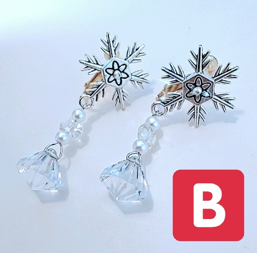 【えりす】小さな冬のピアス/雪の結晶イヤリング