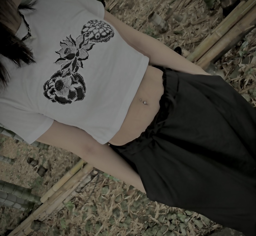 有為転変　腹出しTシャツ