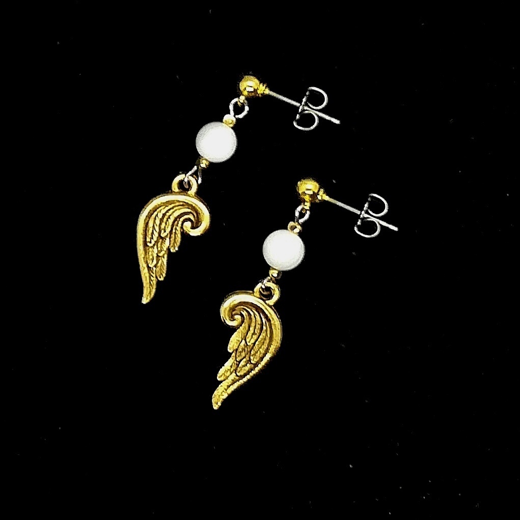 送料込=マザーオブパール&羽☆ピアス