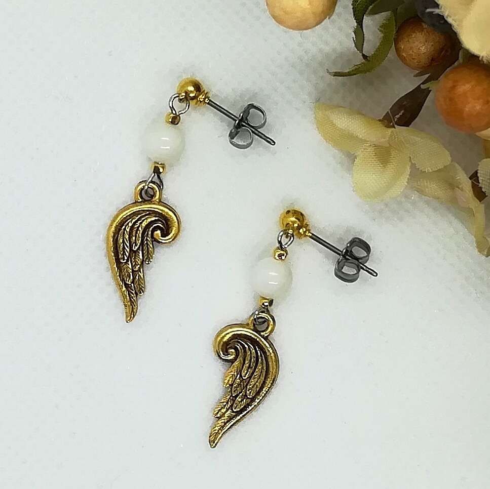 送料込=マザーオブパール&羽☆ピアス