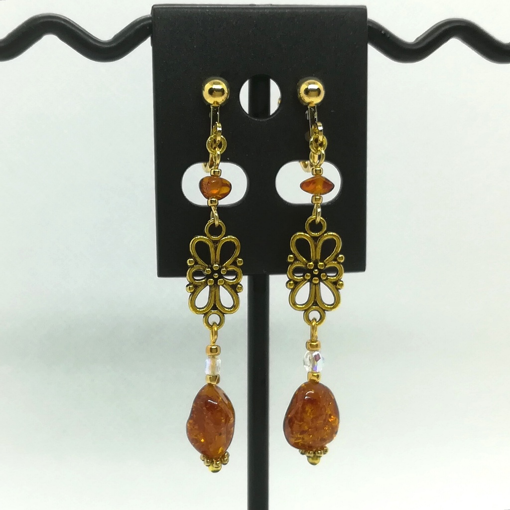送料込=アンバー(天然琥珀)☆イヤリング(ピアスに変更可)