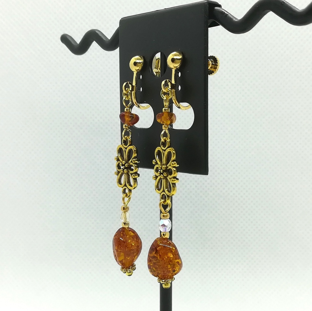 送料込=アンバー(天然琥珀)☆イヤリング(ピアスに変更可)