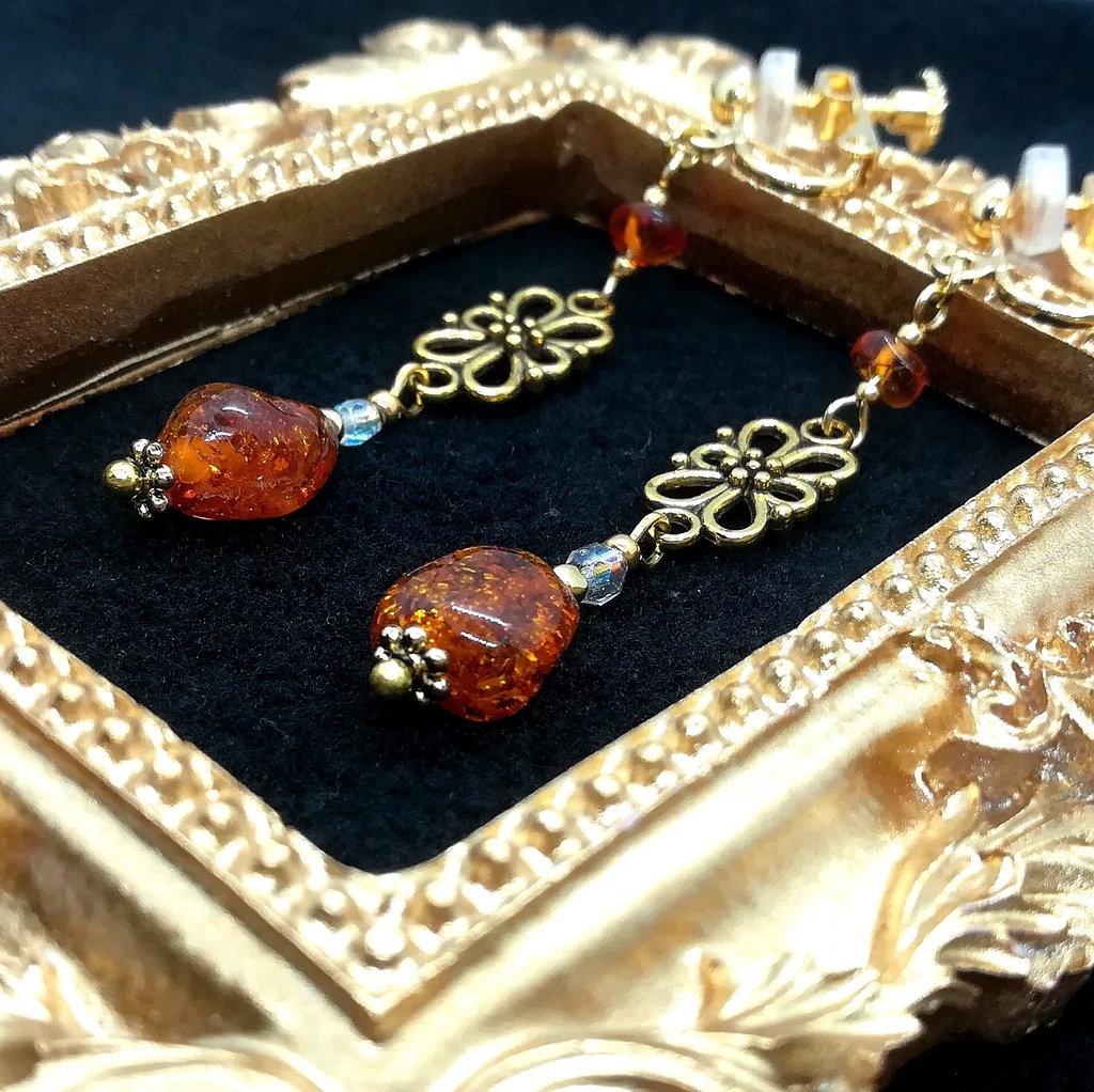 送料込=アンバー(天然琥珀)☆イヤリング(ピアスに変更可)