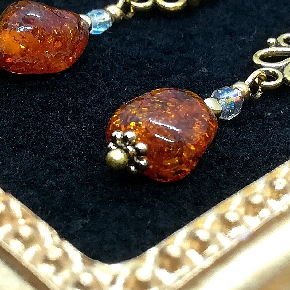 送料込=アンバー(天然琥珀)☆イヤリング(ピアスに変更可)