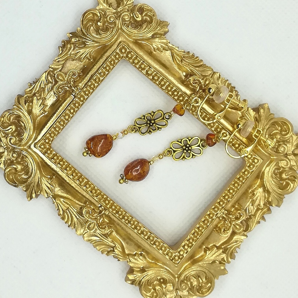 送料込=アンバー(天然琥珀)☆イヤリング(ピアスに変更可)