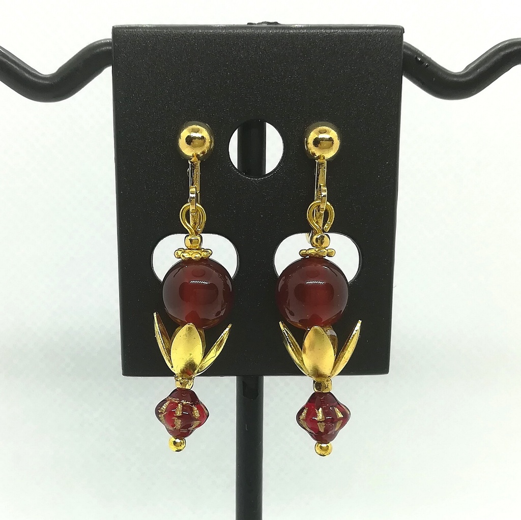 送料込=赤の天然石☆イヤリング(ピアスに変更可)