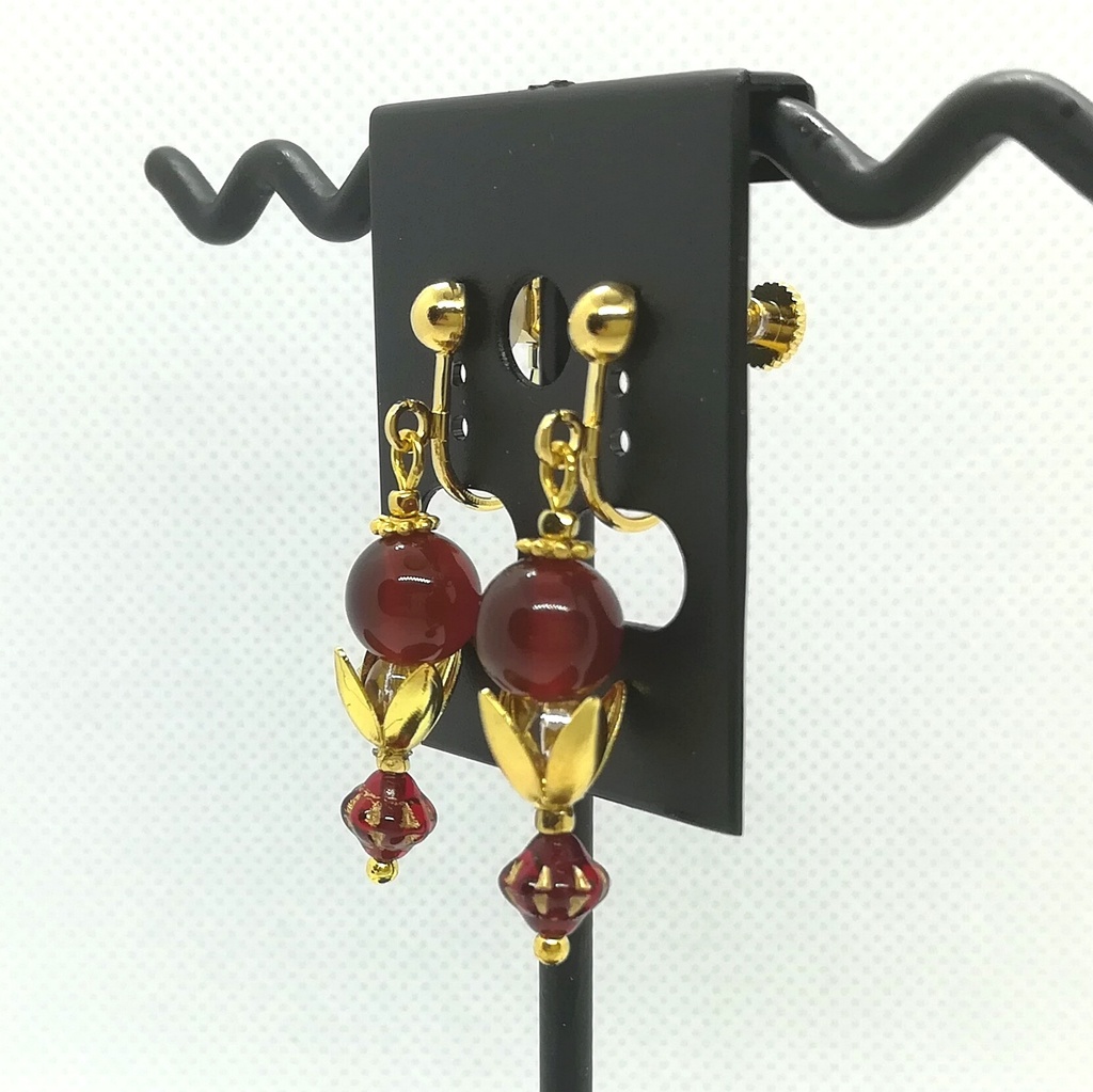 送料込=赤の天然石☆イヤリング(ピアスに変更可)