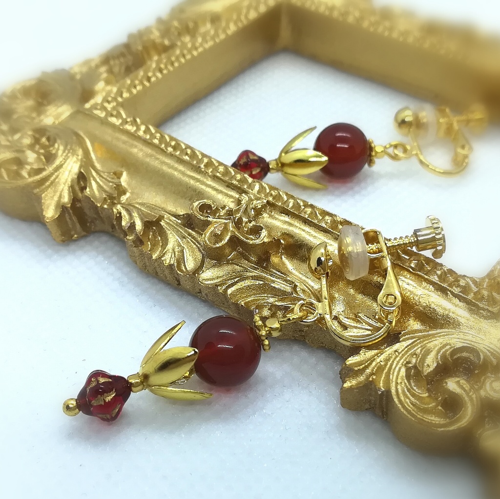 送料込=赤の天然石☆イヤリング(ピアスに変更可)