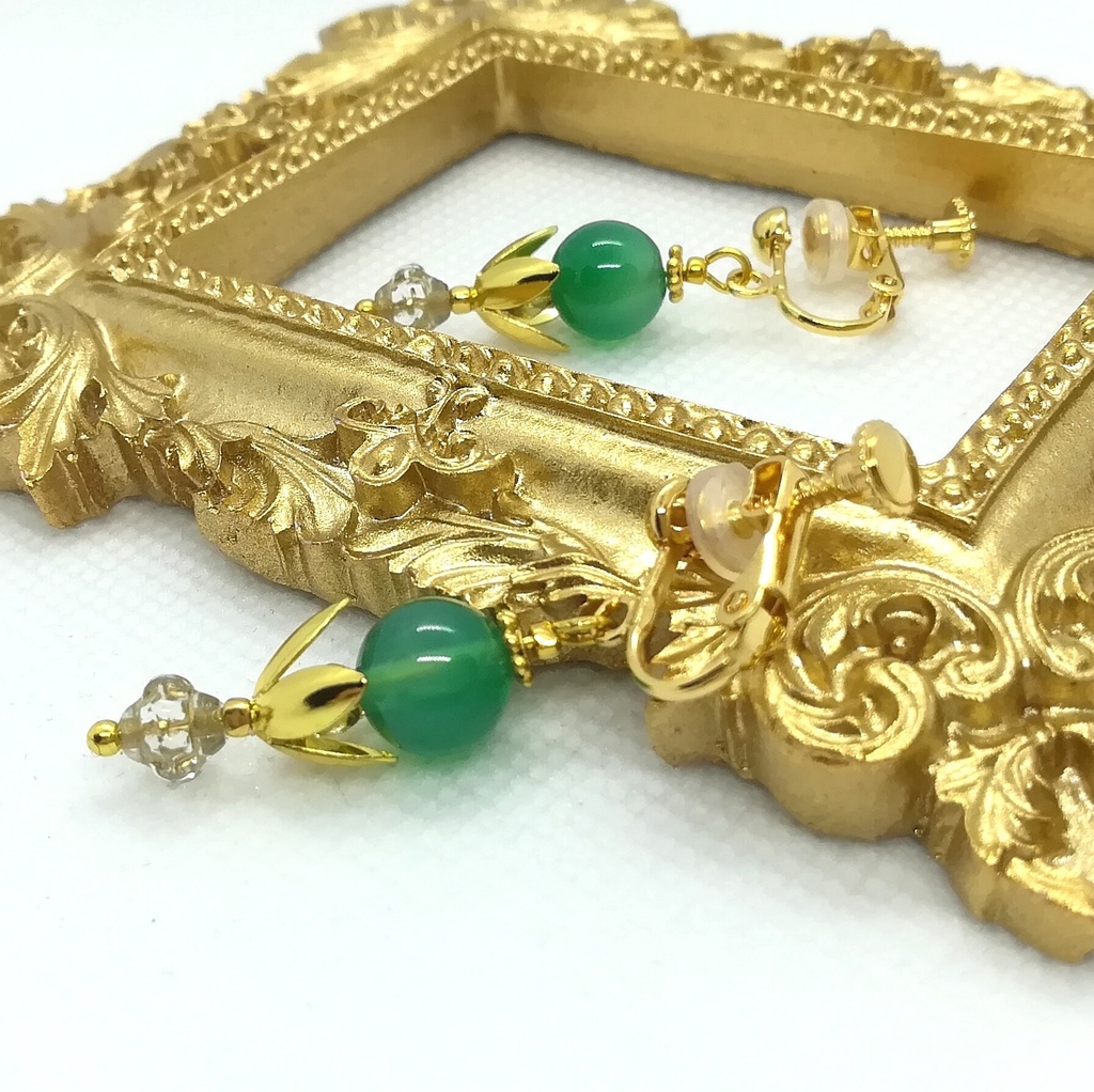 送料込=緑の天然石☆イヤリング(ピアスに変更可)