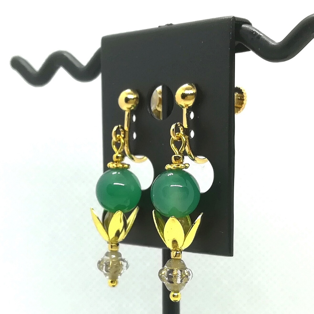 送料込=緑の天然石☆イヤリング(ピアスに変更可)