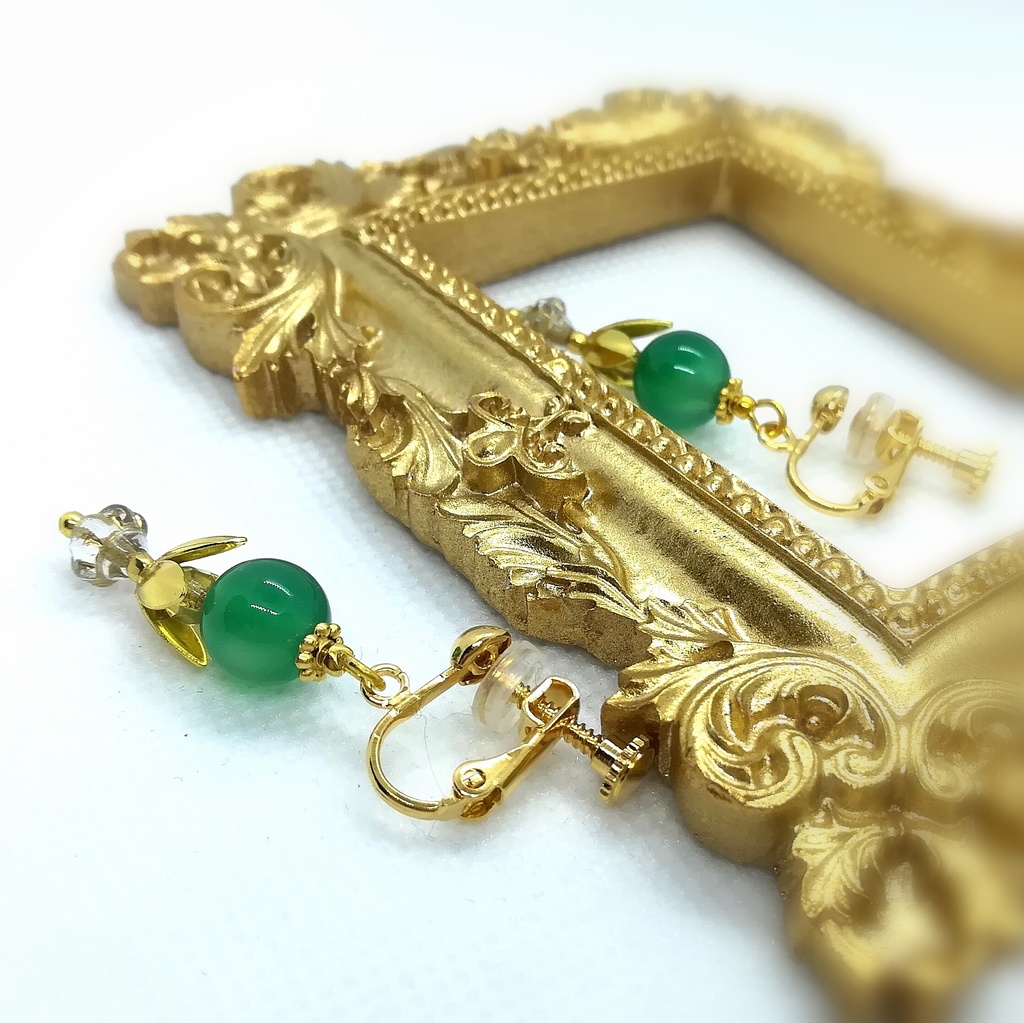 送料込=緑の天然石☆イヤリング(ピアスに変更可)